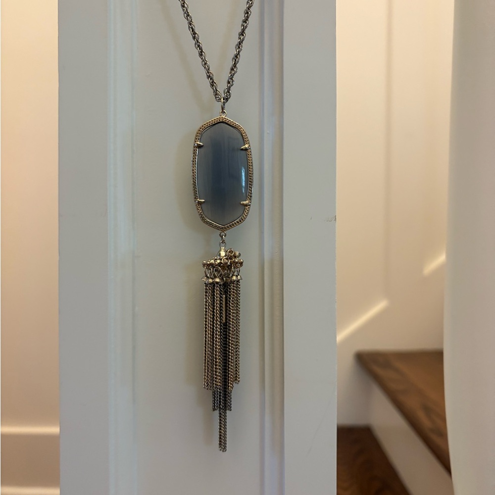 Elegant Blue Pendant Necklace